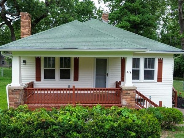 714 E Gudgell Avenue, Independence, MO 64055
