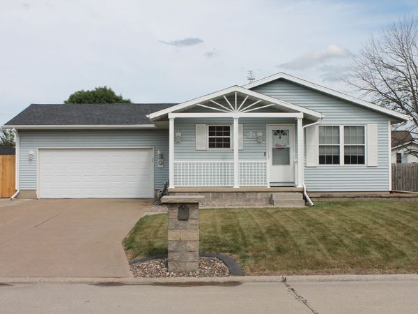 916 Birchwood Drive, Colona, IL 61241