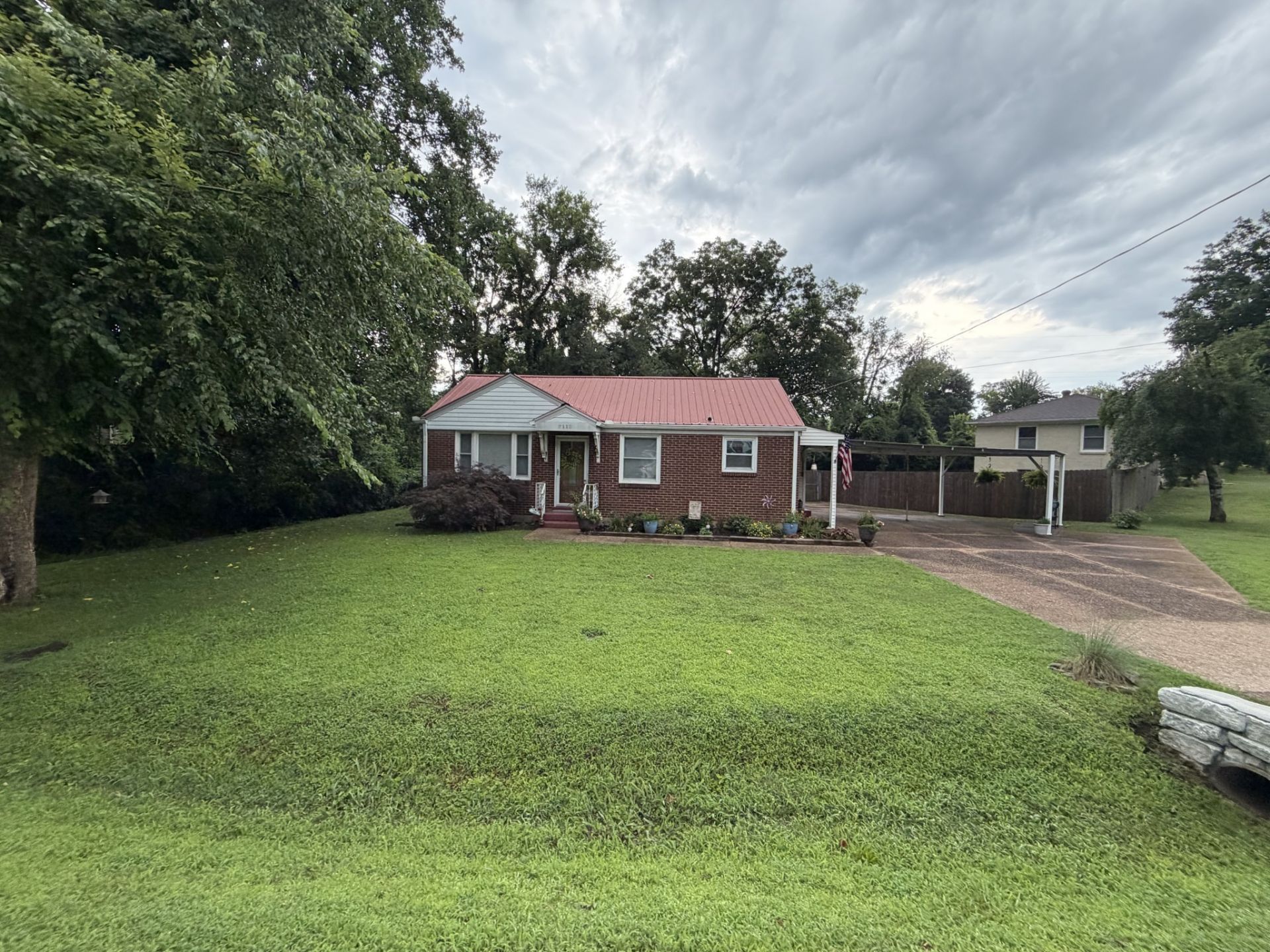 2113 Geneiva Dr, Nashville, TN 37216 Main Photo