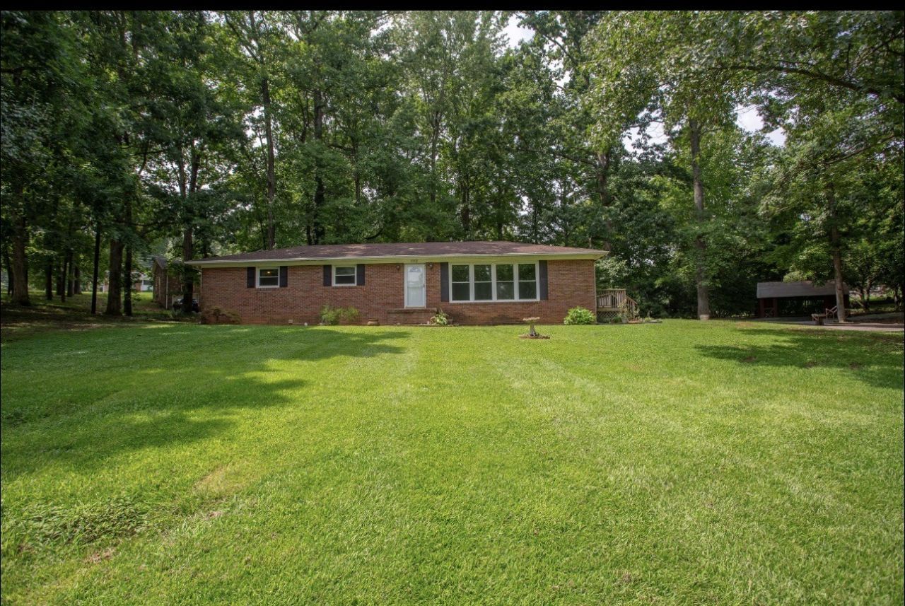 102 Woodland Dr , Dickson, TN 37055 Main Photo