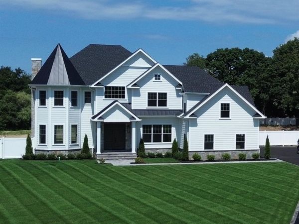 2 D'Amico Court, Melville, NY 11747