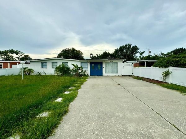 6816 W BURKE STREET , TAMPA, FL 33634