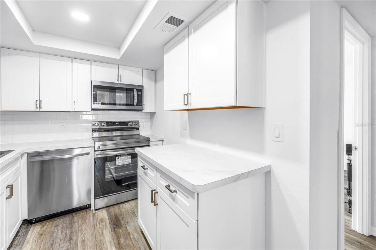 1051 79th Avenue N, Unit 105, Saint Petersburg, FL 33702 Photo