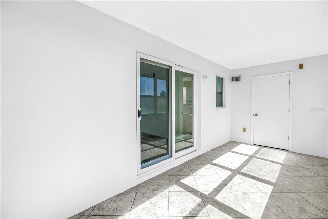 1051 79th Avenue N, Unit 105, Saint Petersburg, FL 33702 Photo