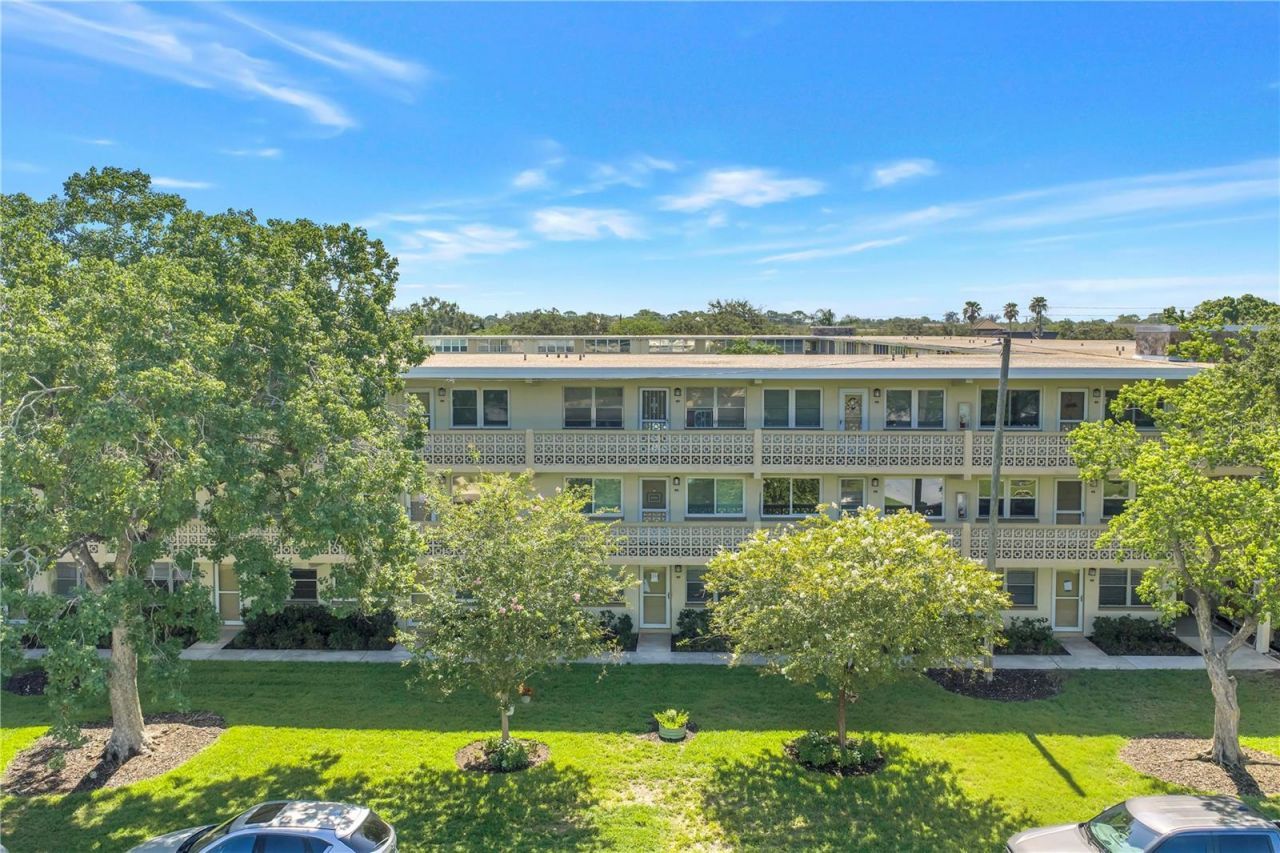 1051 79th Avenue N, Unit 105, Saint Petersburg, FL 33702 Photo