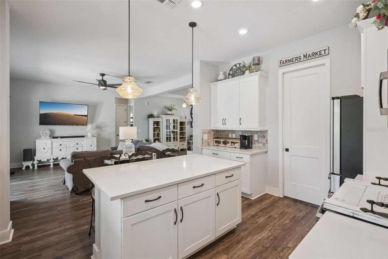 491 W Delaware Avenue, Lake Helen, FL 32744 Photo