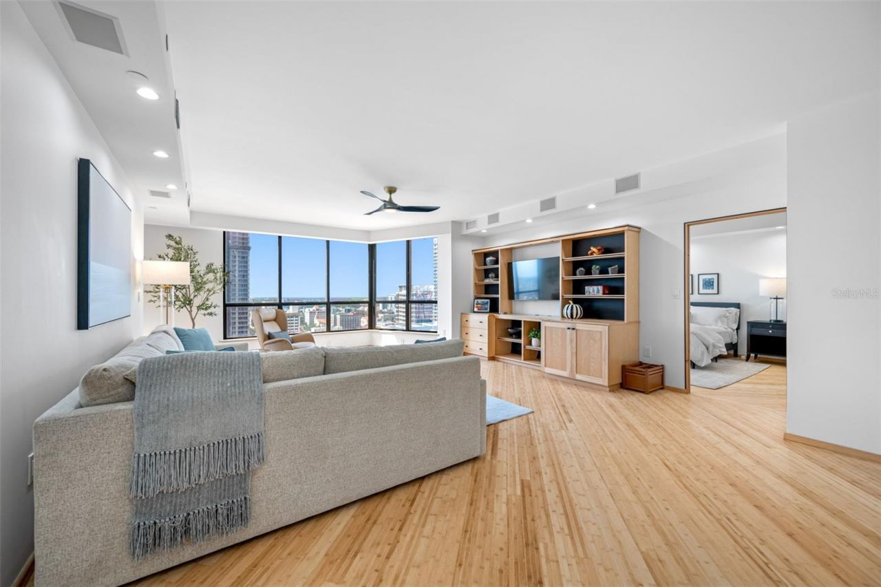 1 Beach Drive Se, Unit 2211, Saint Petersburg, FL 33701 Photo