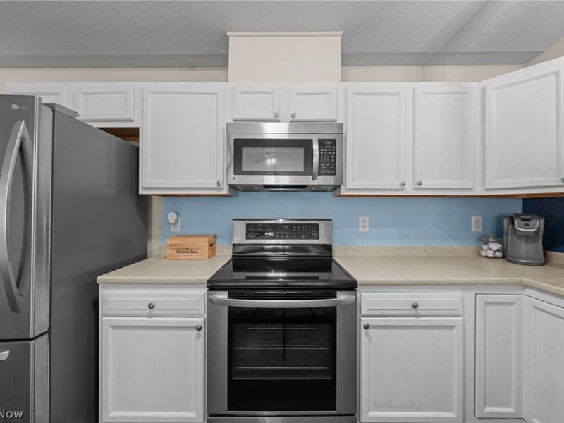 2469 Waterford Pointe Drive, Kent, OH 44240 Photo 10