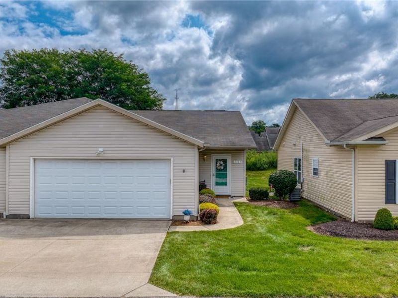 2469 Waterford Pointe Drive, Kent, OH 44240 Photo 2