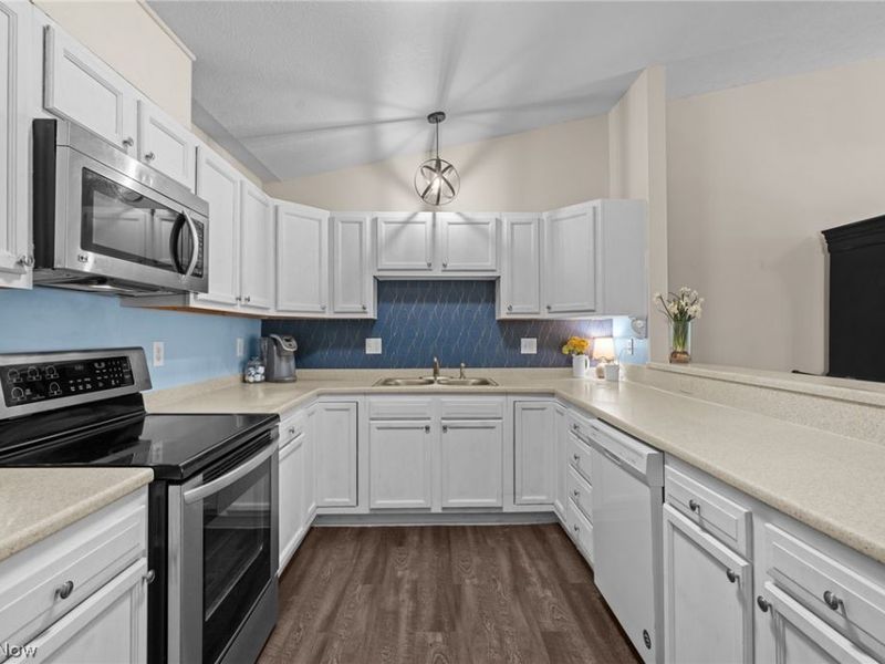 2469 Waterford Pointe Drive, Kent, OH 44240 Photo 5