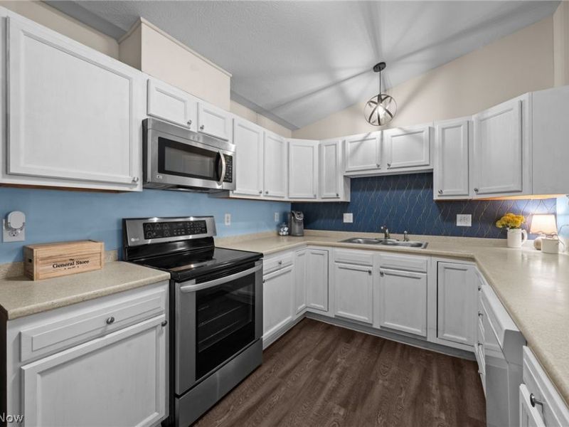 2469 Waterford Pointe Drive, Kent, OH 44240 Photo 6