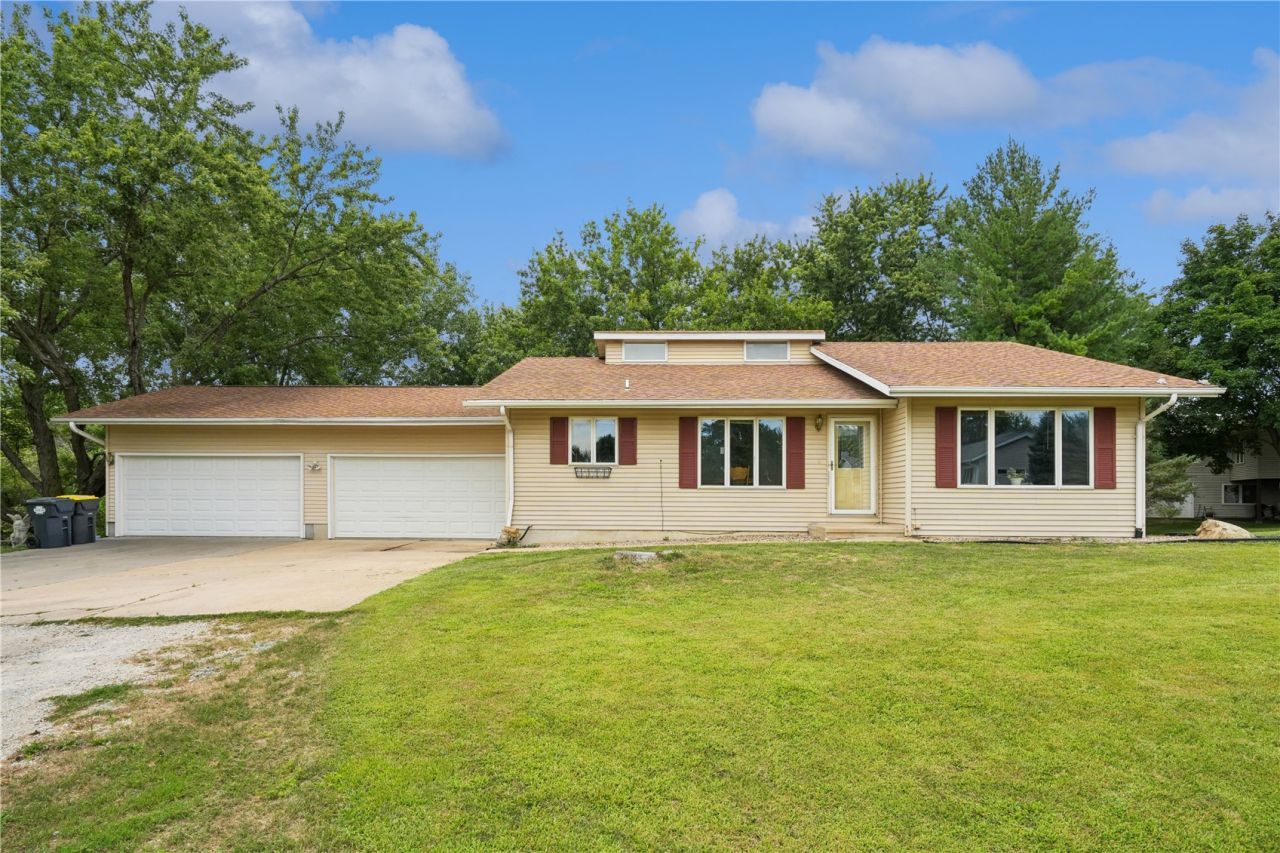 2914 Windy Ridge Road Ne, Swisher, IA 52338 Main Photo