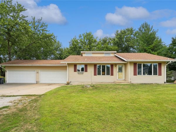 2914 Windy Ridge Road NE, Swisher, IA 52338