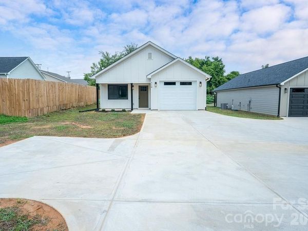 510 E Second Avenue , Gastonia, NC 28054