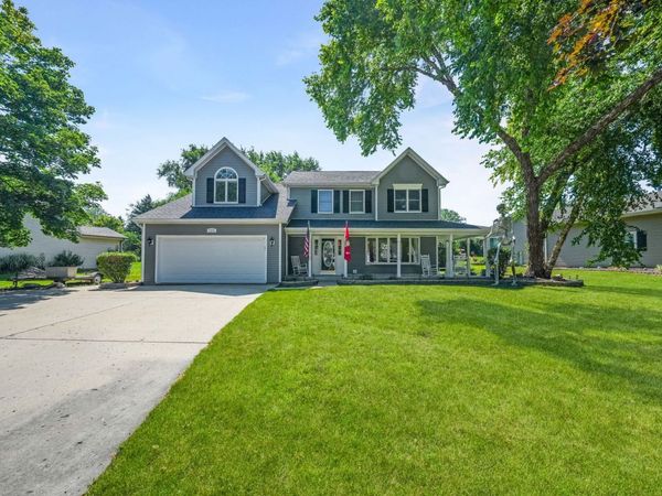 565 Liberty Avenue , South Elgin, IL 60177