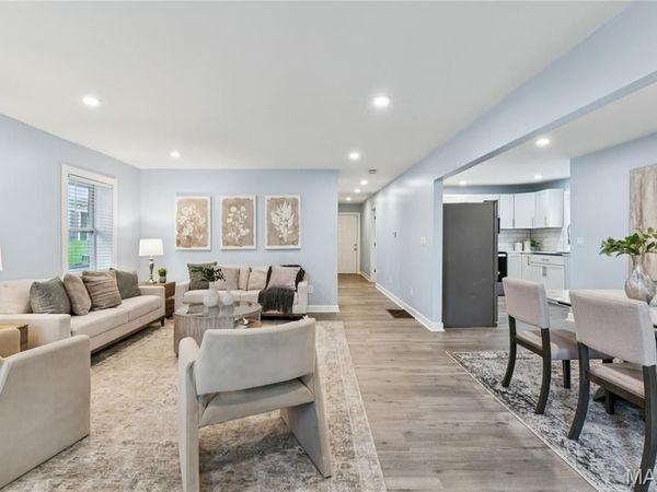 1501 Stockard Avenue , Richmond Heights, MO 63117
