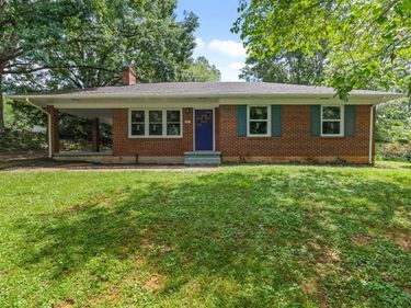 211 Grove Avenue, Madison Heights, VA 24572
