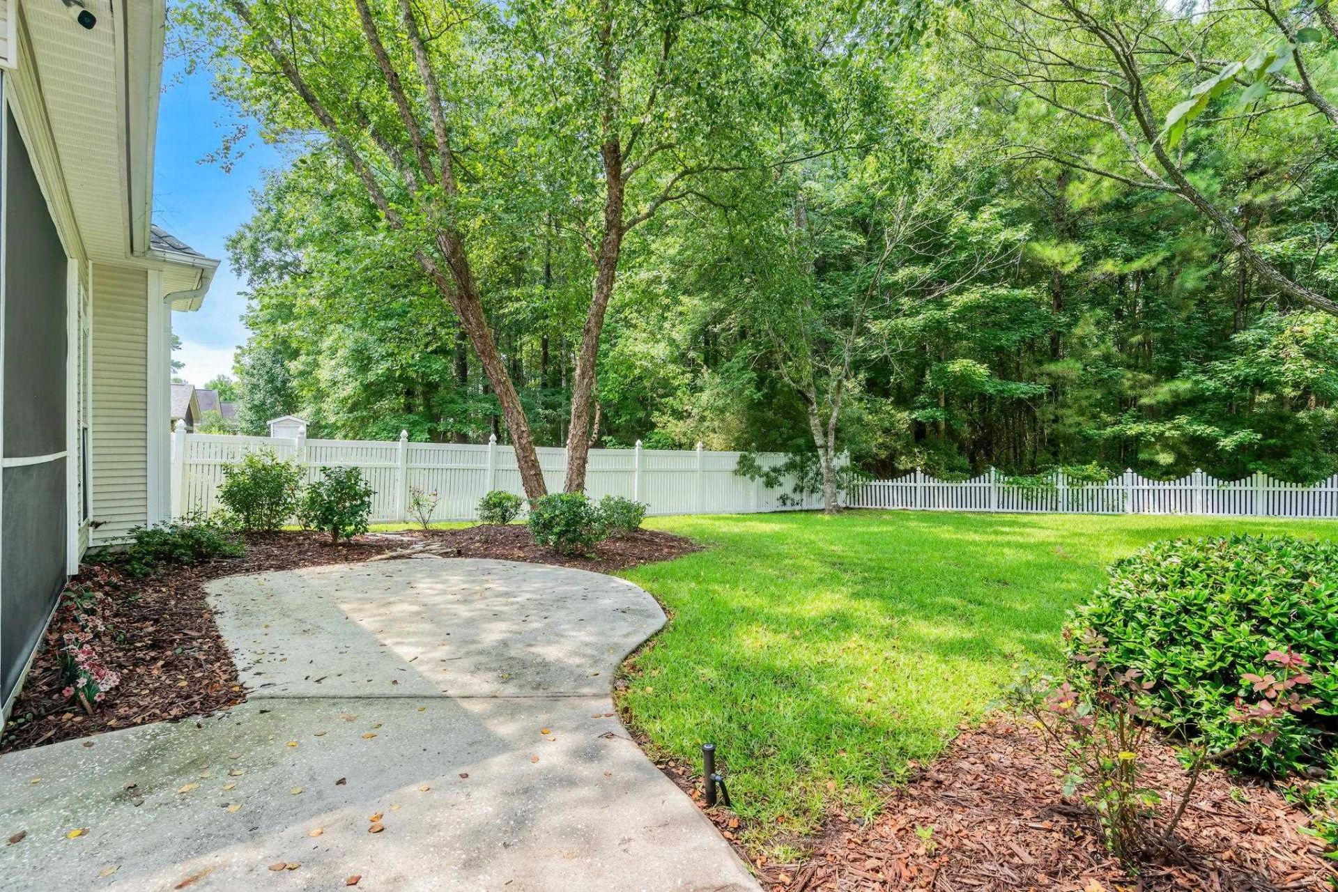 4002 Edenborough Dr. Photo 35