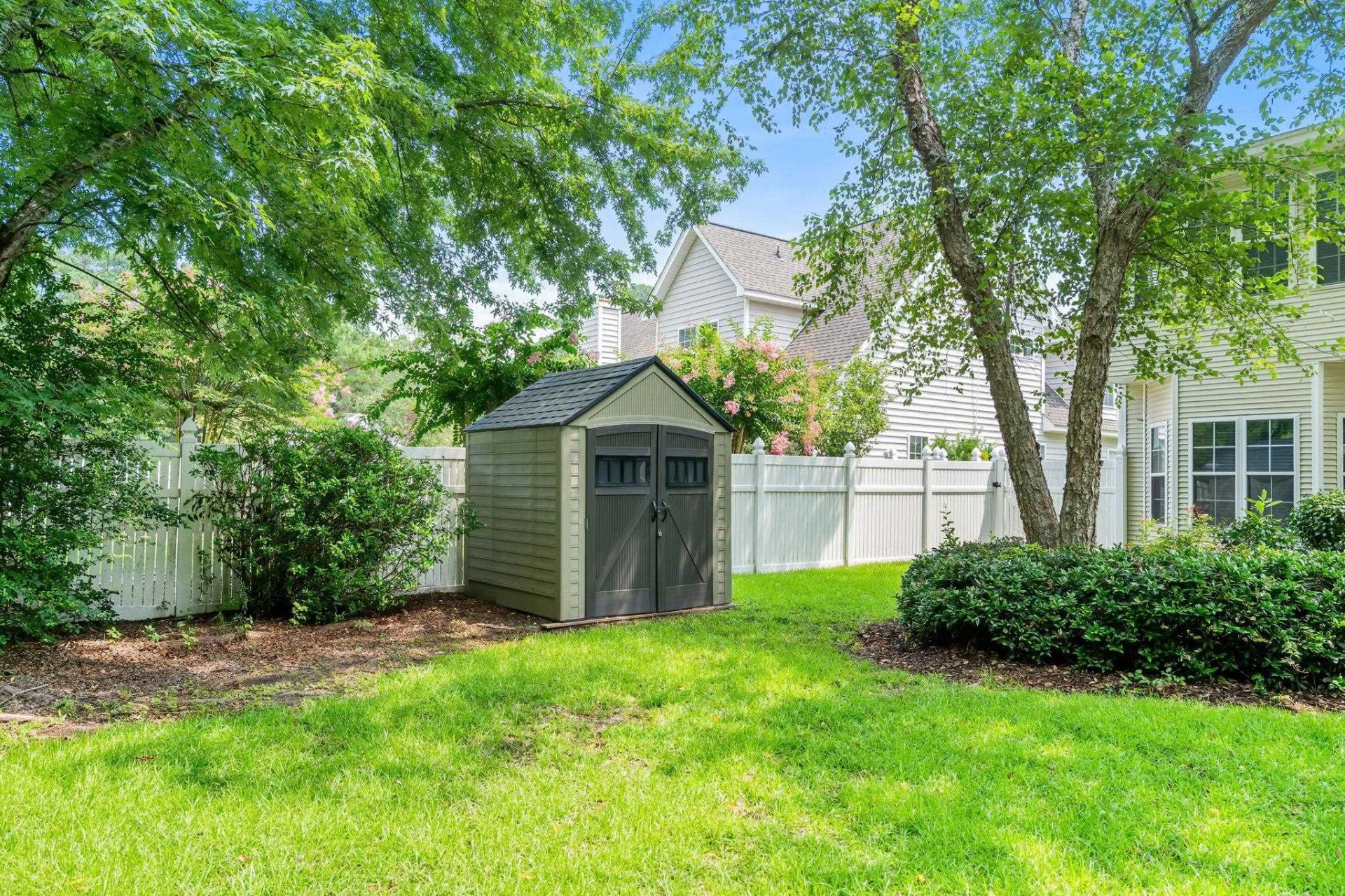 4002 Edenborough Dr. Photo 38
