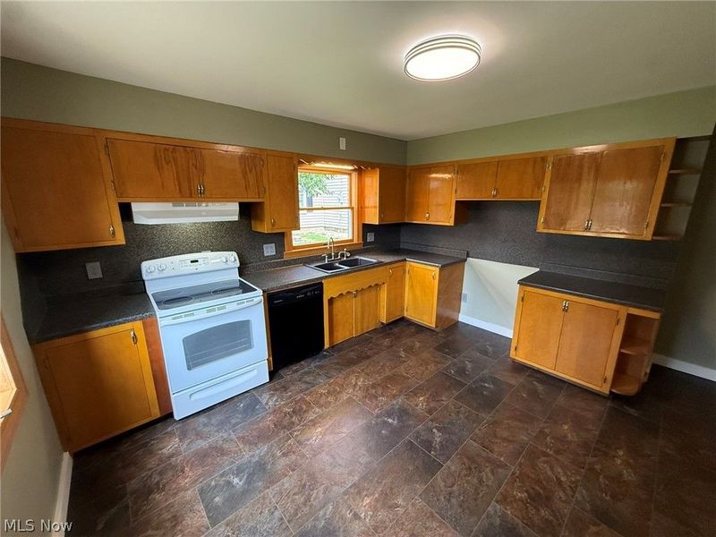 928 S Broadway Street, New Philadelphia, OH 44663 Photo 10
