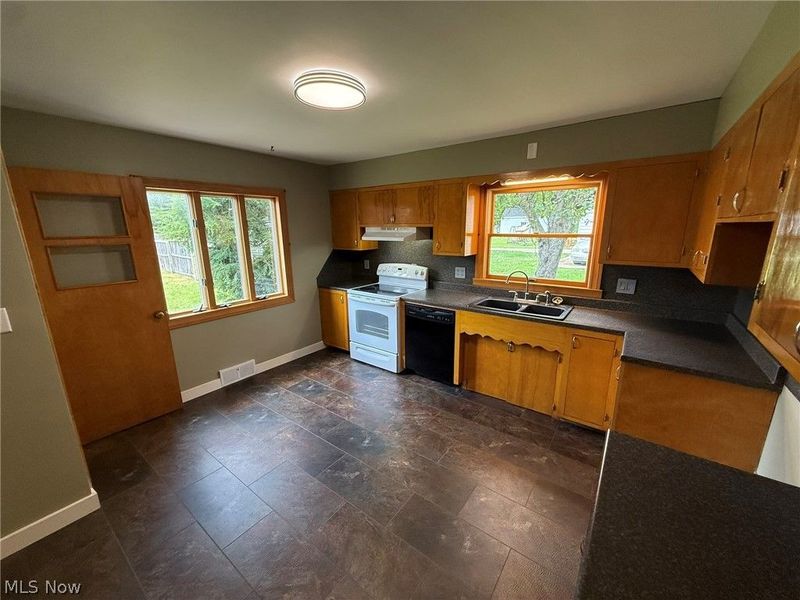 928 S Broadway Street, New Philadelphia, OH 44663 Photo 11
