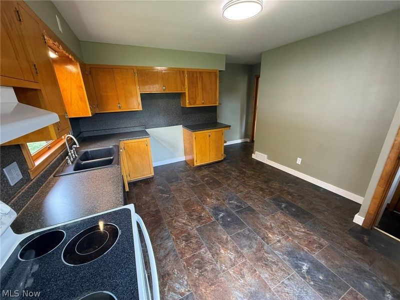 928 S Broadway Street, New Philadelphia, OH 44663 Photo 12