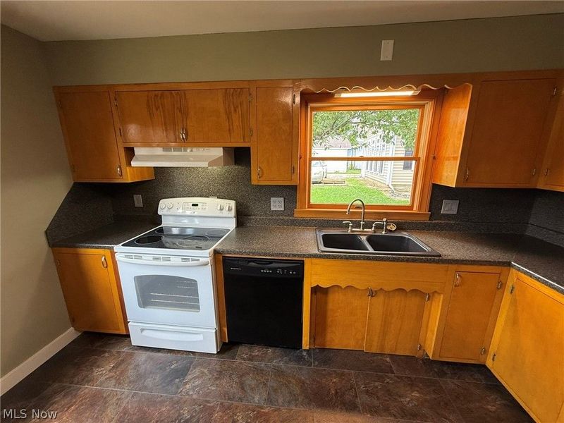 928 S Broadway Street, New Philadelphia, OH 44663 Photo 14