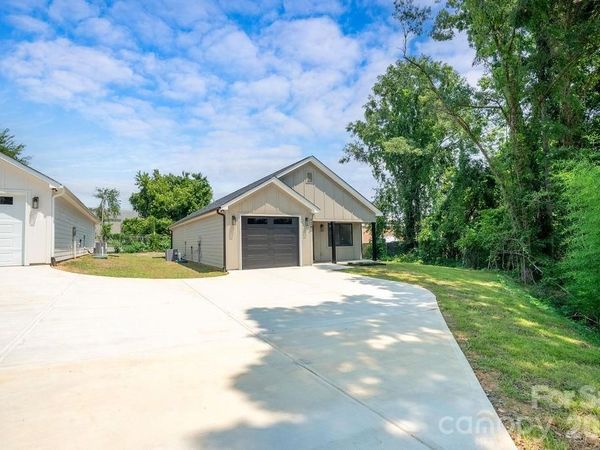 520 E Second Avenue , Gastonia, NC 28054
