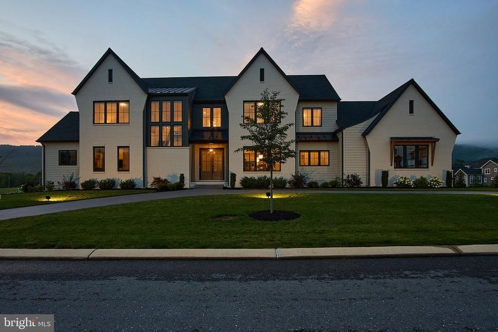 8 Sailfish Drive, Mechanicsburg, PA 17050 Main Photo