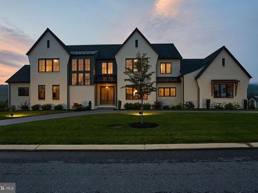 8 SAILFISH DRIVE, MECHANICSBURG, PA 17050