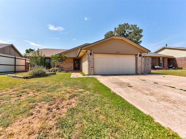 1030 Walsh Lane, Yukon, OK 73099