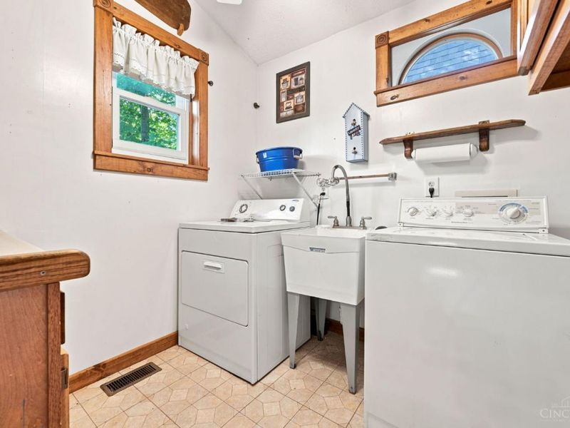 6583 Schweitzerhoff Road, Cincinnati, OH 45247 Photo 17