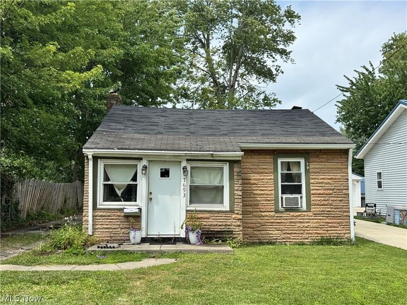 7693 Holly Drive, Mentor on the Lake, OH 44060 Photo 1
