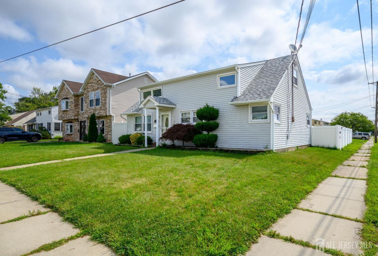 98 Daniel Street