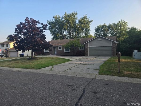 1675 North Drive, Walled Lake, Mi 48390