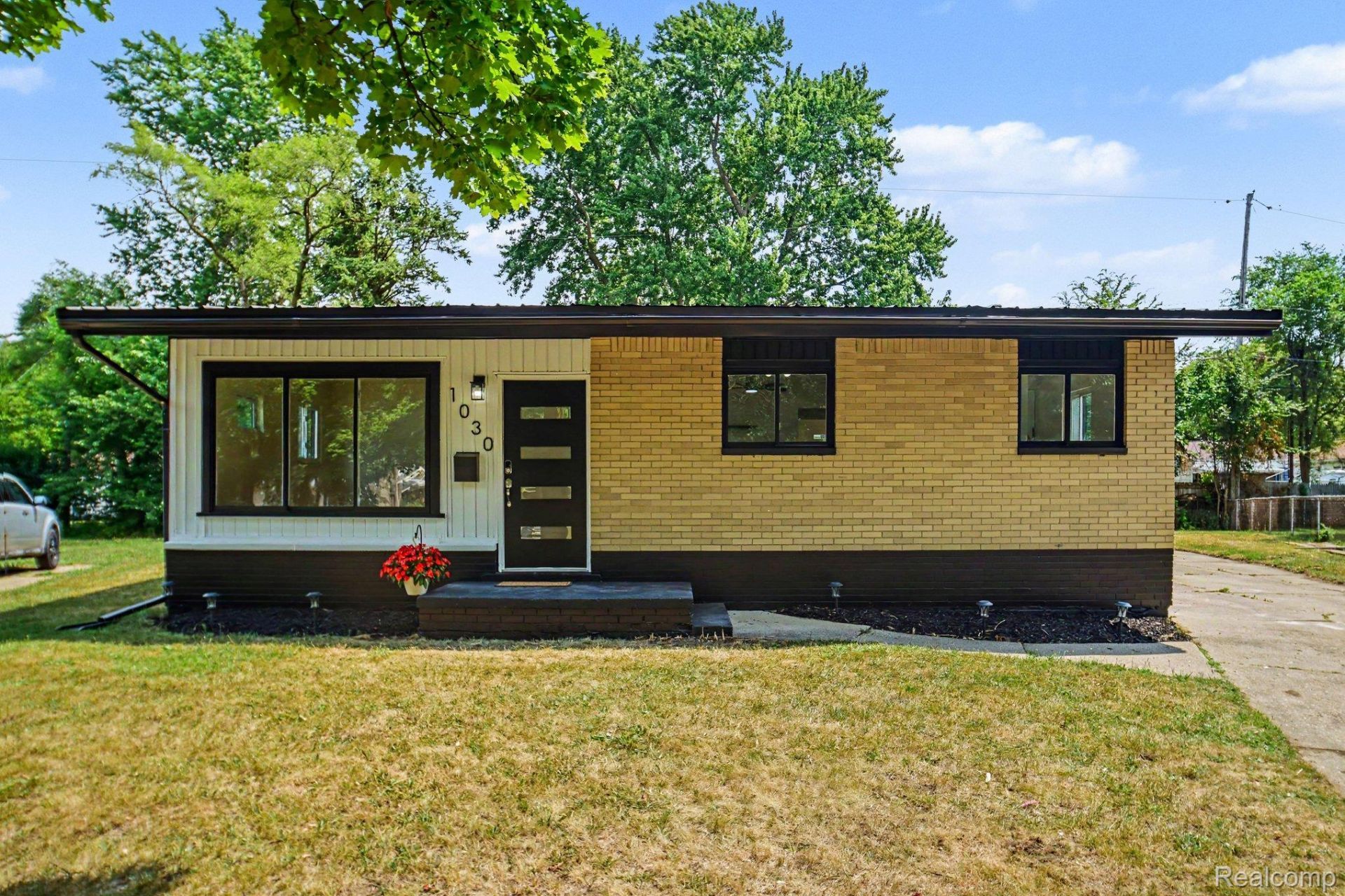 1030 Mckeighan Avenue, Flint, Mi 48507 Main Photo