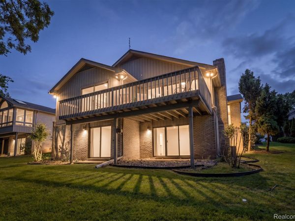 2225 Cameo Lake Court, West Bloomfield Township, Mi 48302