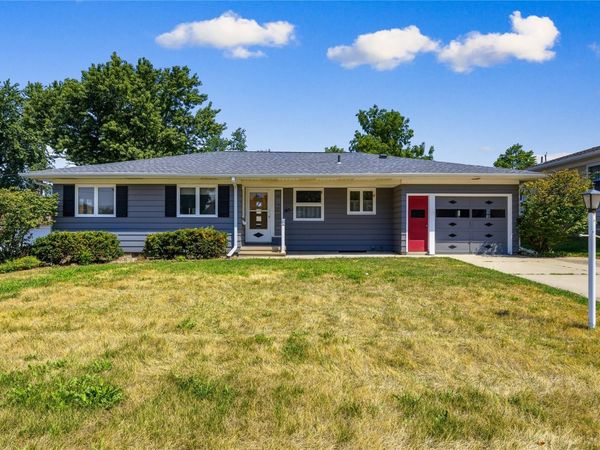 800 29th Street NE, Cedar Rapids, IA 52402