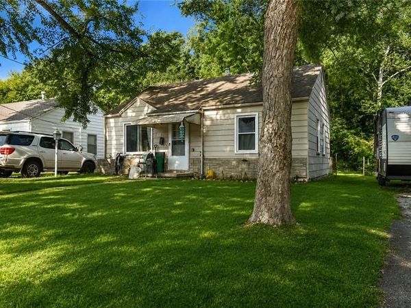 118 N Carlisle Street, Sugar Creek, MO 64054