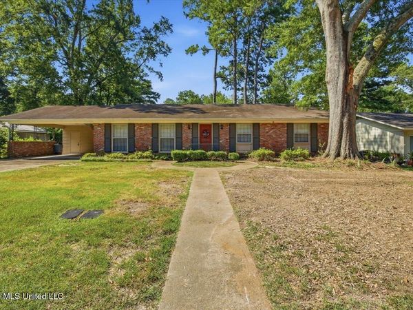 5227 Saratoga Drive, Jackson, MS 39211