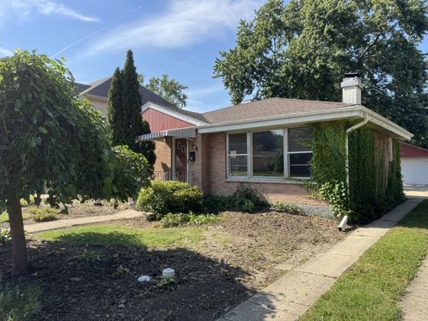 48 Rosemont Avenue, Roselle, IL 60172