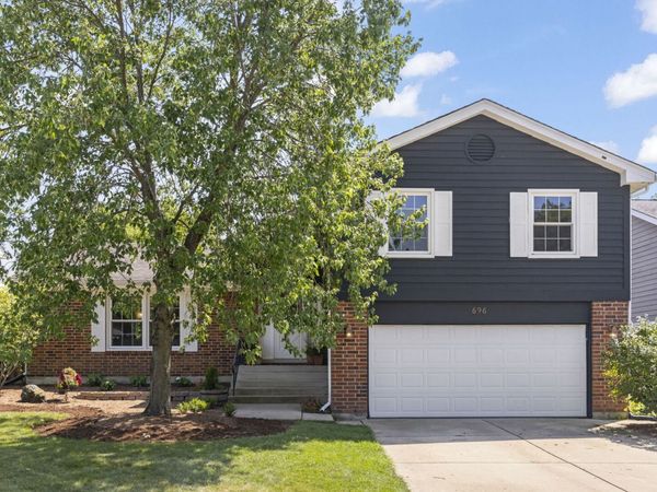 696 Farnham Lane , Wheaton, IL 60189