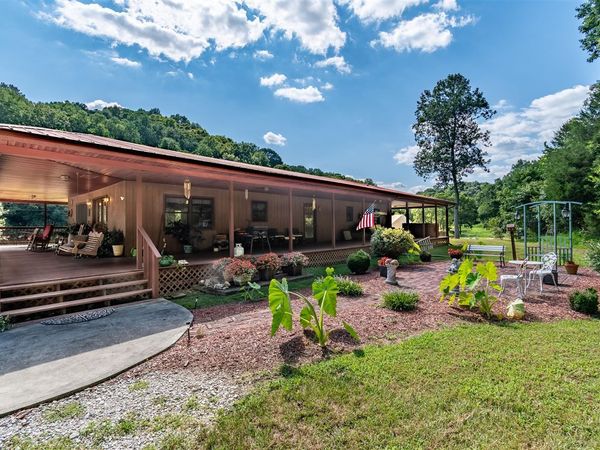 1140 Lewis Creek Road, Burkesville, KY 42717
