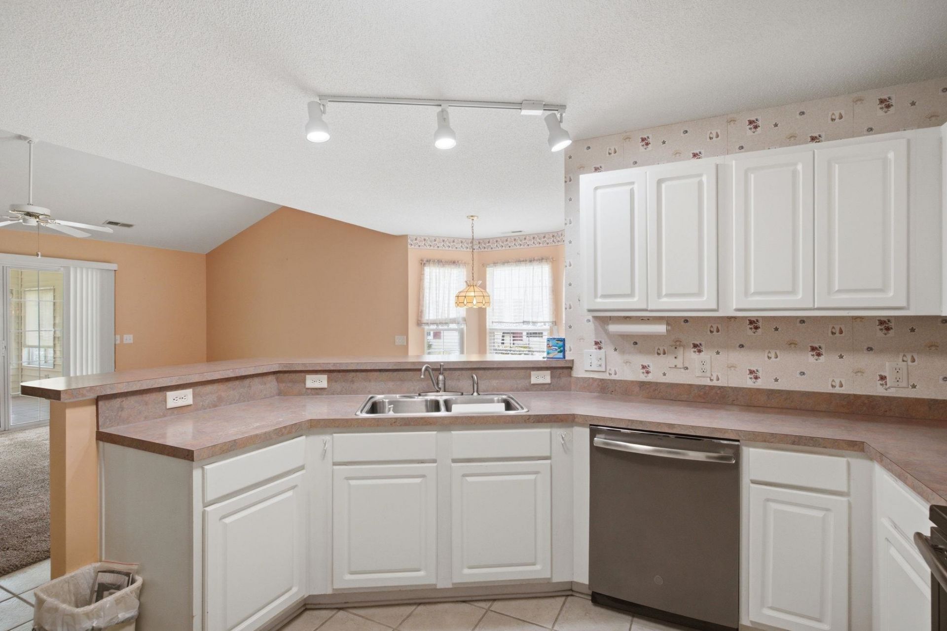 1037 Vestry Dr. Photo 16