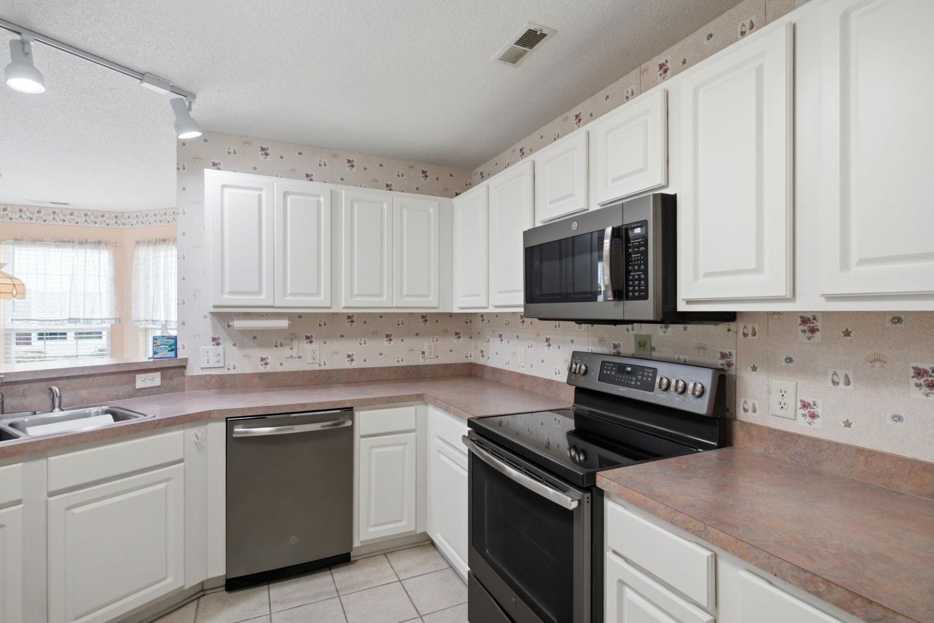 1037 Vestry Dr. Photo 33
