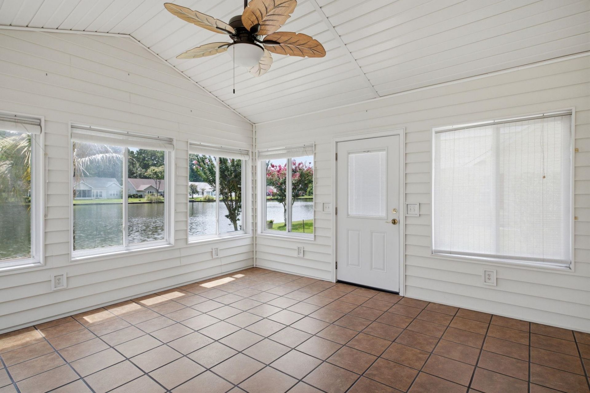 1037 Vestry Dr. Photo 4
