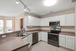 1037 Vestry Dr. photo 4