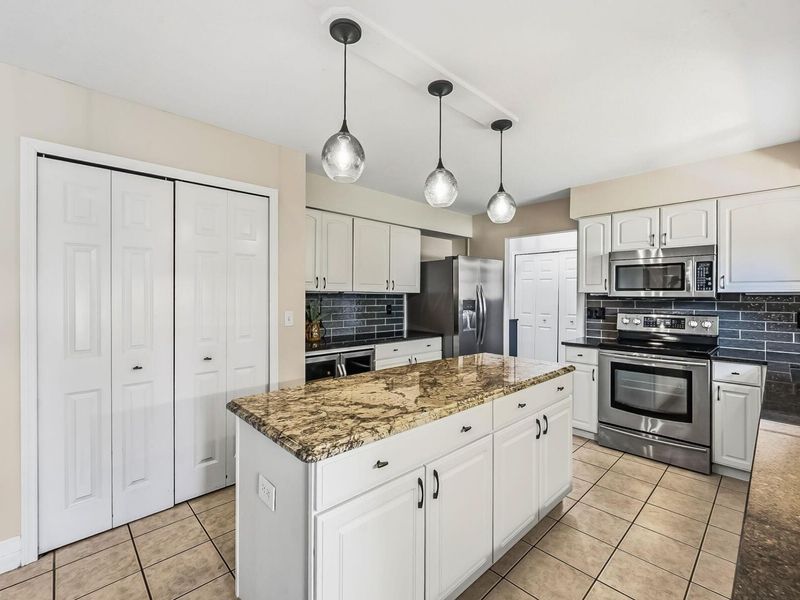 2549 Carla Drive , Lewis Center, OH 43035 Photo 13