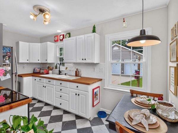 1700 57th Street, Des Moines, IA 50310