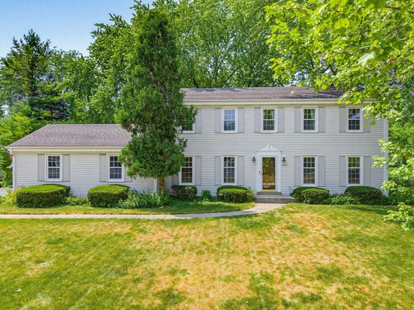 2505 Almesbury Ave, Brookfield, WI 53045